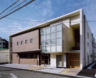 京都市 「葛野老人ディサービスセンター・児童館(仮称)等新築工事 ただし建築主体その他工事」